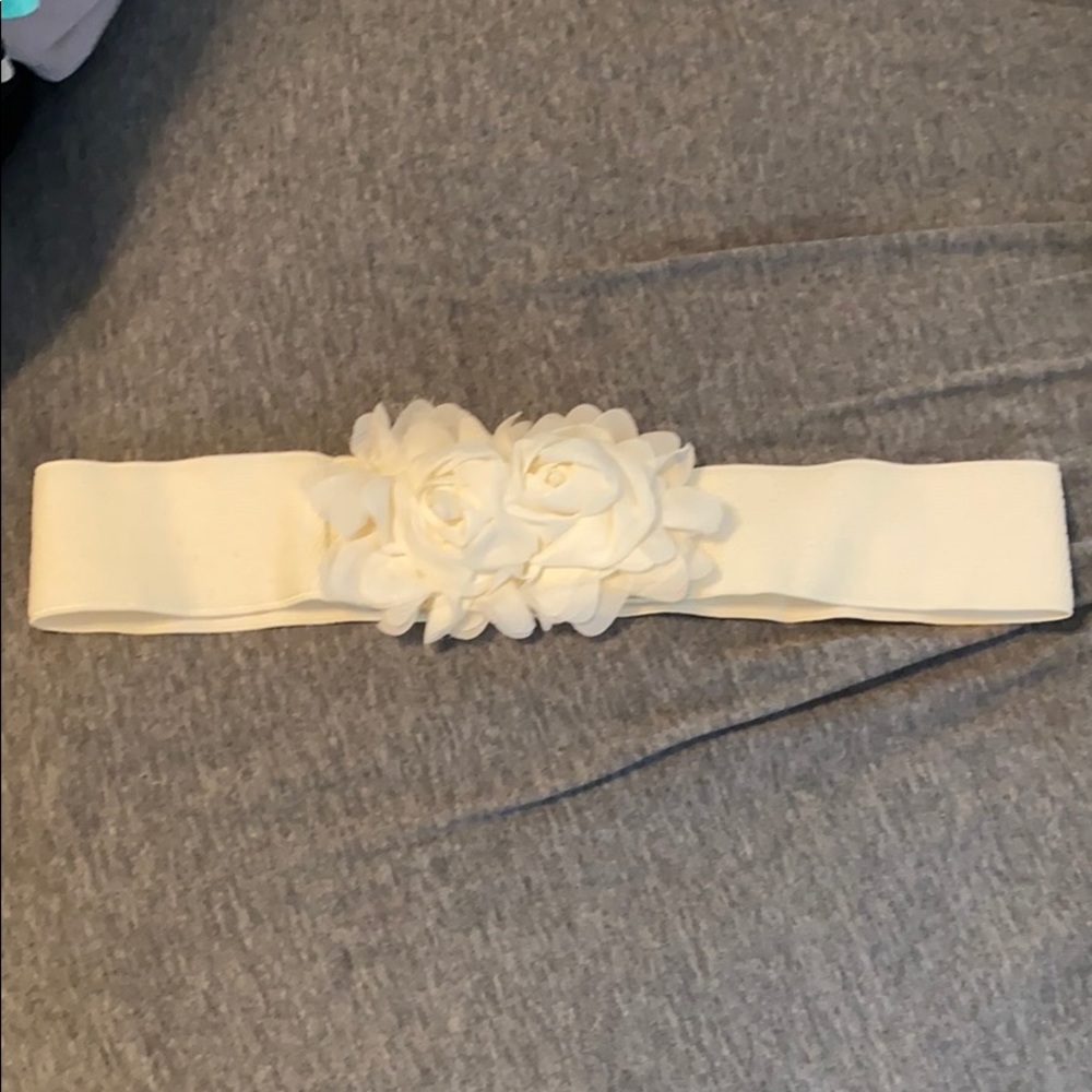 Cream flower belt